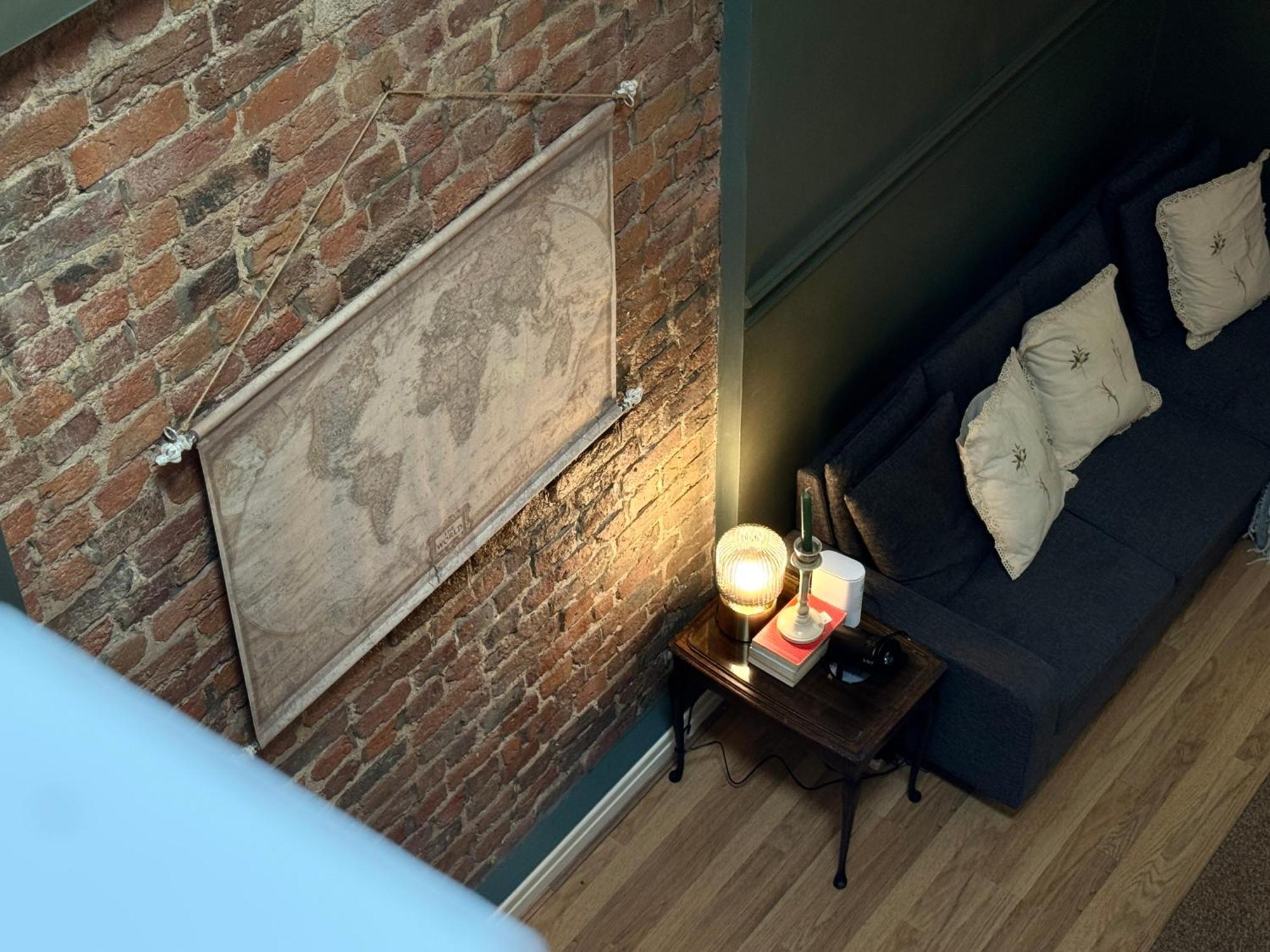 Aesthetic Architect Designed Loft In Centre Apartment *